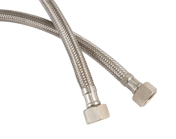 Mangueras de frenos con camisa de tela de acero.