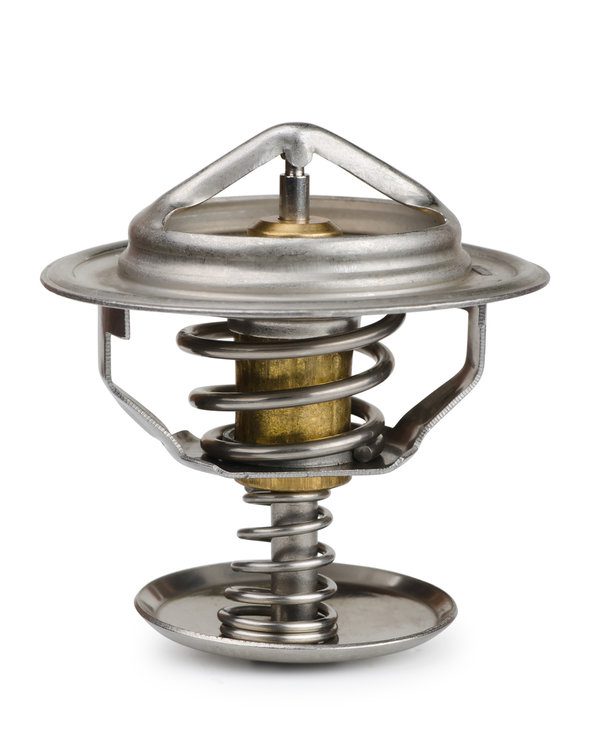 El termostato de un sistema de enfriamiento, regulador de la temperatura del anticongelante