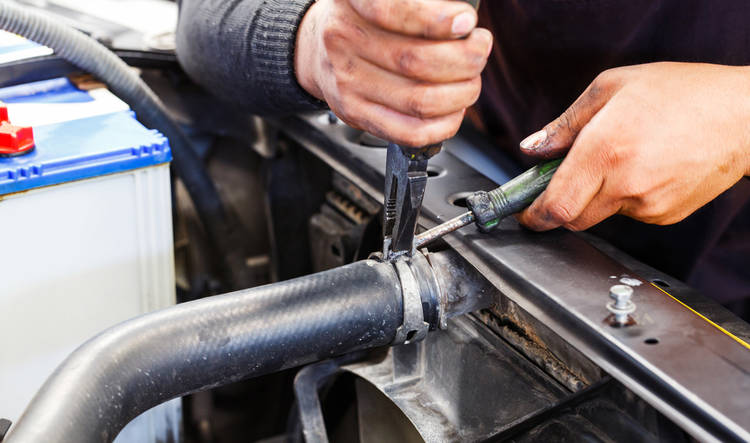 Revisión Mangueras Sistema Enfriamiento