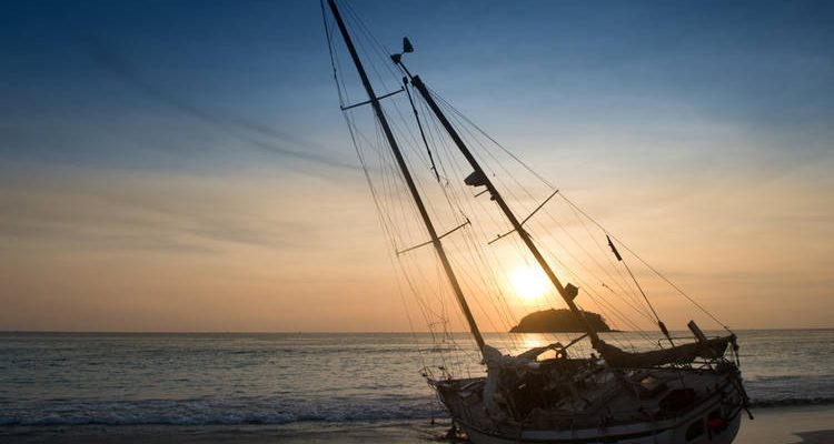 Cuidado Lancha Fuera Agua