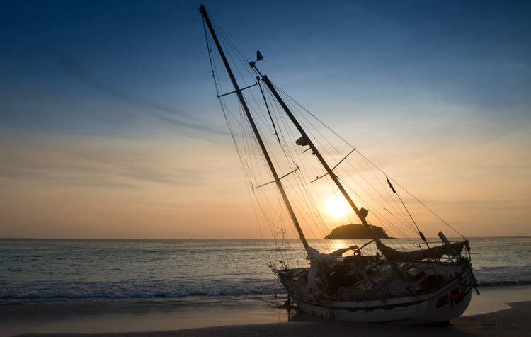 Cuidado Lancha Fuera Agua