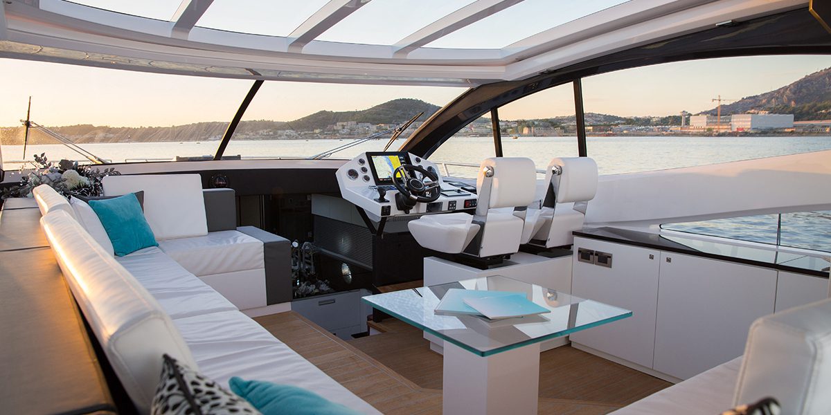 ¿Cómo cuidar los interiores de una lancha?