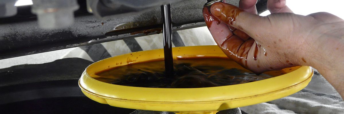 ¿Qué pasa si no cambias el aceite lubricante a tu motor?