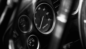 ¿Qué Importa Más: El kilometraje o el Tiempo para el Cambio de Aceite?