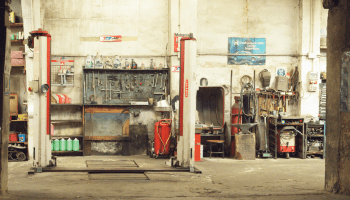 ¿Cómo debo manejar los residuos en mi taller mecánico?