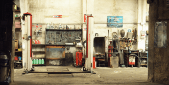 Señalizaciones para contenedores de desechos en talleres mecánicos y agencias automotrices