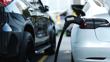 ¿Los vehículos híbridos son más seguros? Diferencias frente a los autos convencionales