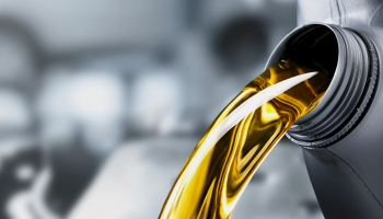 ¿Por qué importa la viscosidad en los aceites lubricantes para vehículos híbridos?