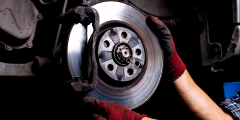 ¿Qué es el frenado regenerativo y cómo funciona en los autos híbridos?